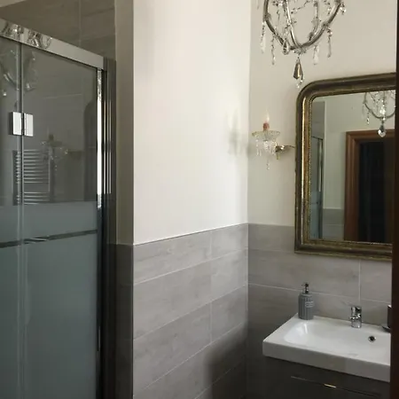 La Casa Di Emanuella - & International Bed and Breakfast 4*