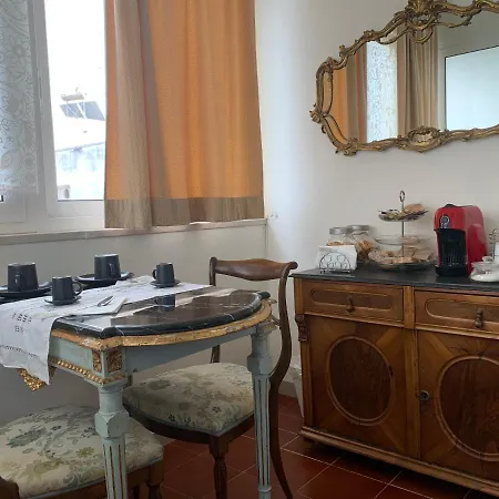 La Casa Di Emanuella - & International Bed and Breakfast 4*