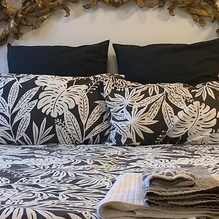 La Casa Di Emanuella - & International Bed and Breakfast 4*